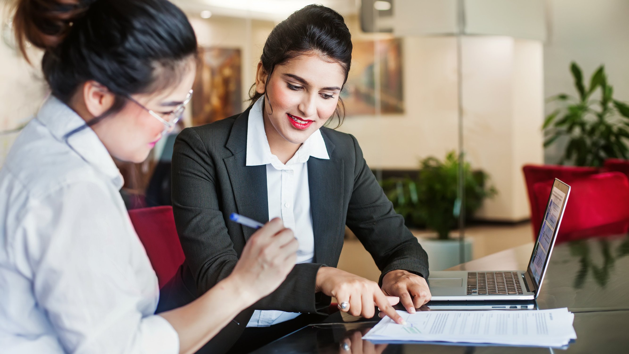 Bank_employee_and_customer_signi.2e16d0b