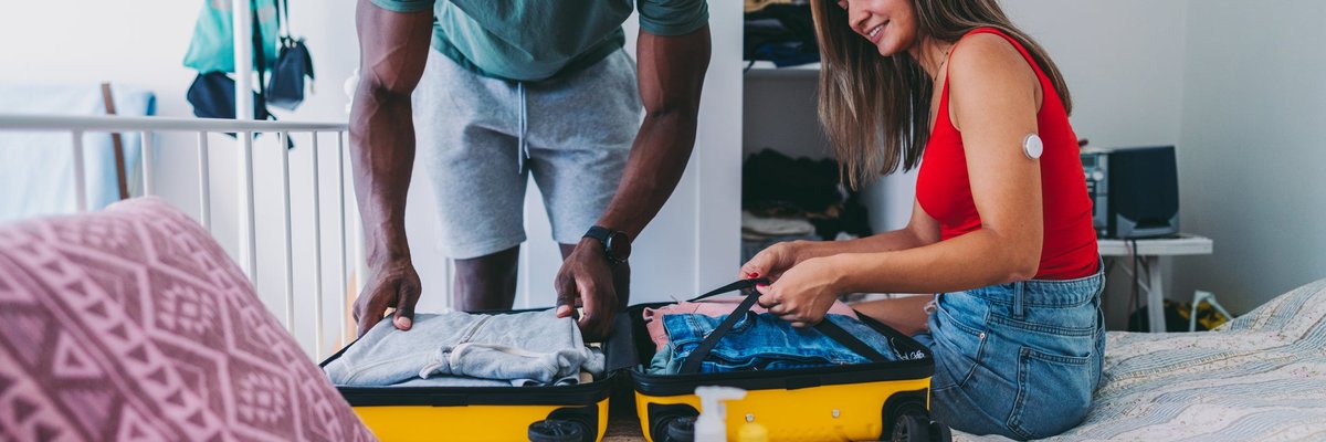 Couple packing a suitcase or vacation.