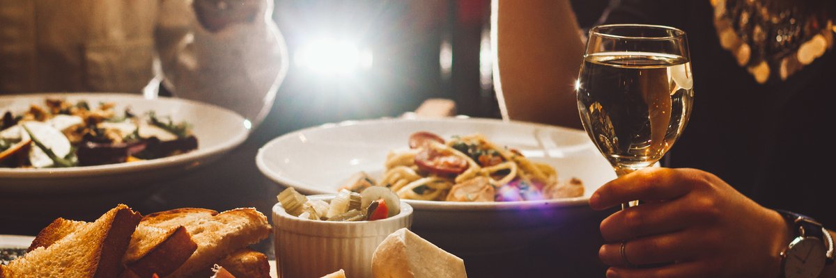 Dinner plates and wine glasses at a fancy restaurant.