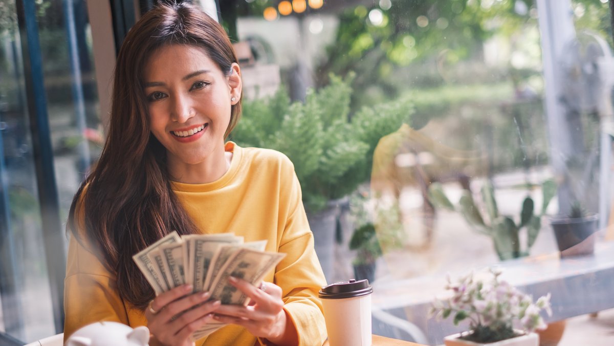 I Kept $30,000 in a High-Yield Savings Account for 1 Year. Here's What I Earned