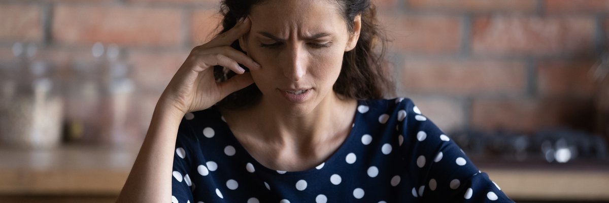 A smartphone user looks at the screen displeased.