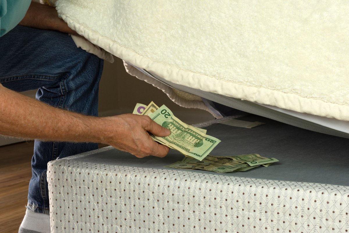 best way to hide money in a mattress