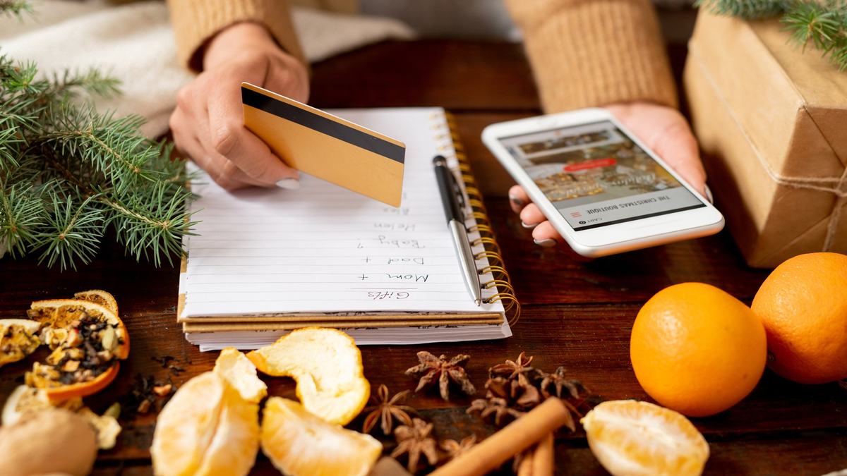 Get Help With Holiday Spending: Best Credit Card Bonuses This Week, Oct. 17, 2026