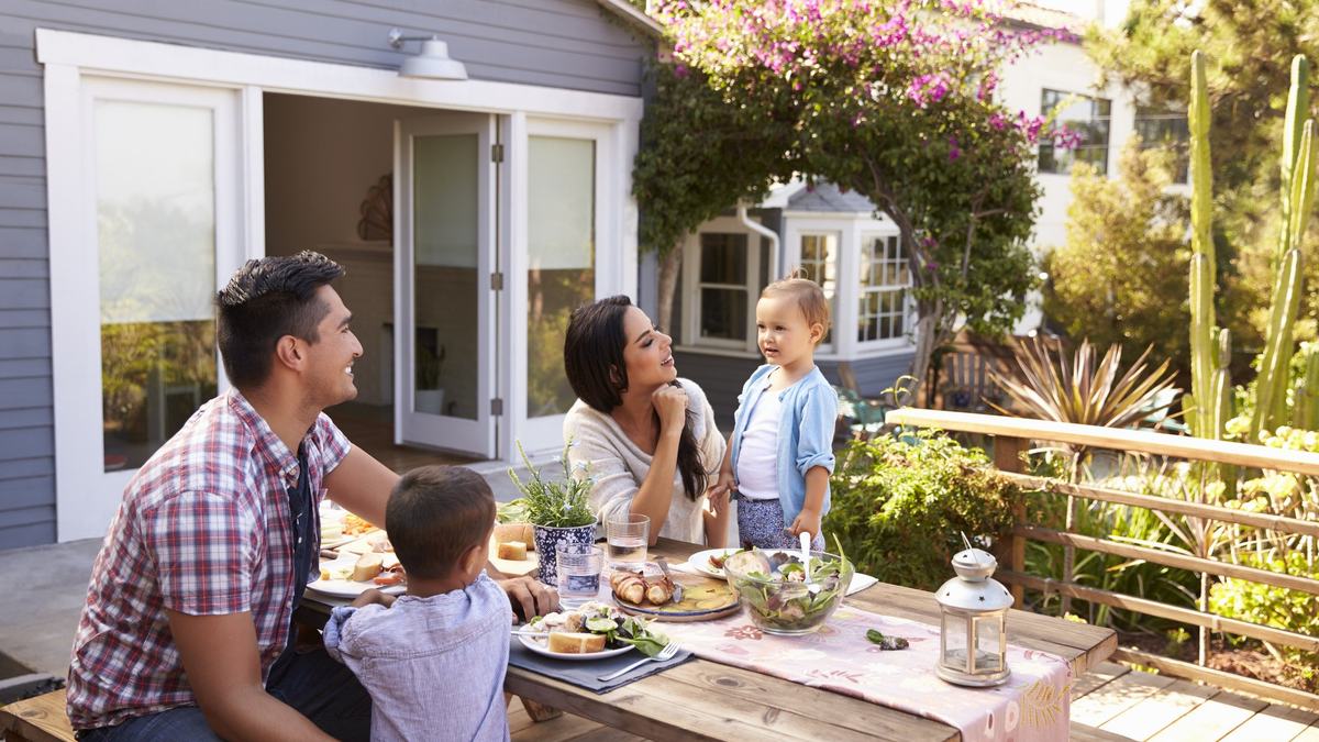 I Keep 4 Months of Living Expenses in Cash -- Here's Where I Put It to Earn 4.00% APY