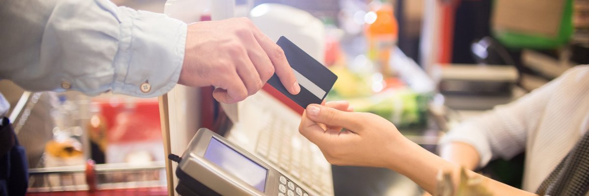 A man paying for groceries with a credit card.