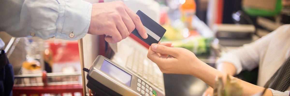 A man paying for groceries with a credit card.