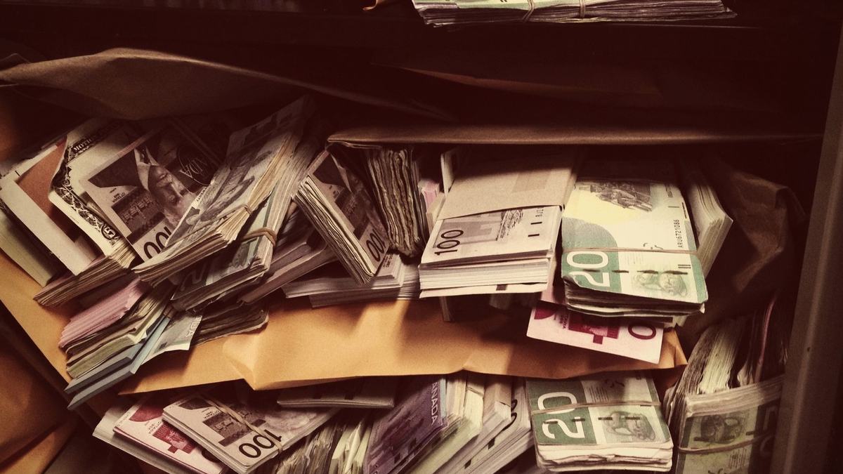 Here's What Happens When You Leave a Lot of Money in Your Savings Account