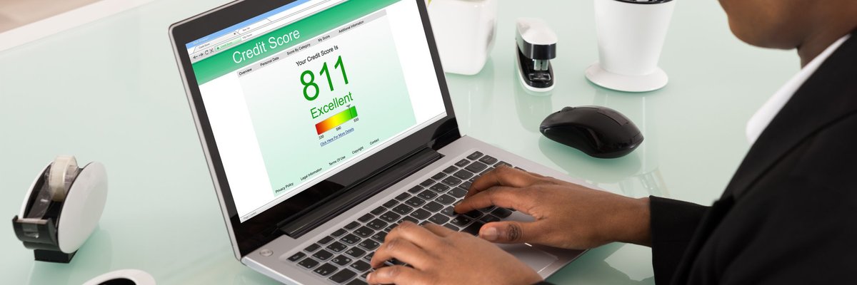 Man using laptop to view his excellent credit score of 811.