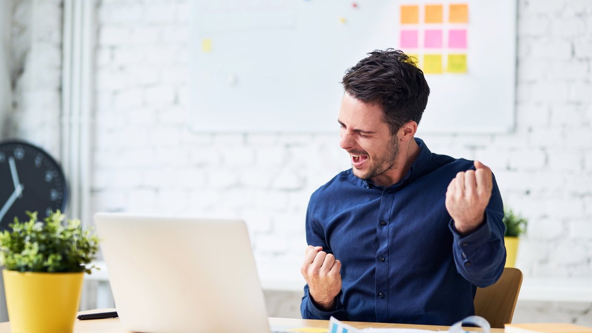 Carrying $15,000 in Credit Card Debt? This 0% Intro APR Card Could Save You $4,000+