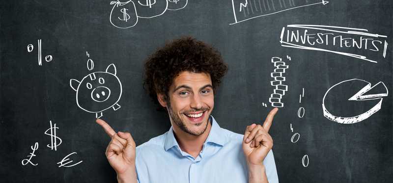 Person in front of blackboard with investing-related pictures and words drawn on it.