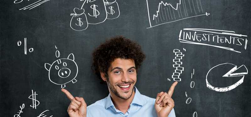 Young man in front of a blackboard with investing-related photos and words drawn on it.