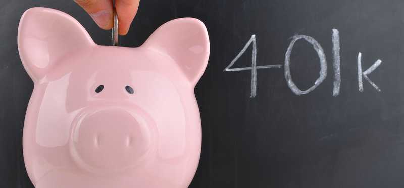 Piggy bank next to the word 401k on a chalkboard.
