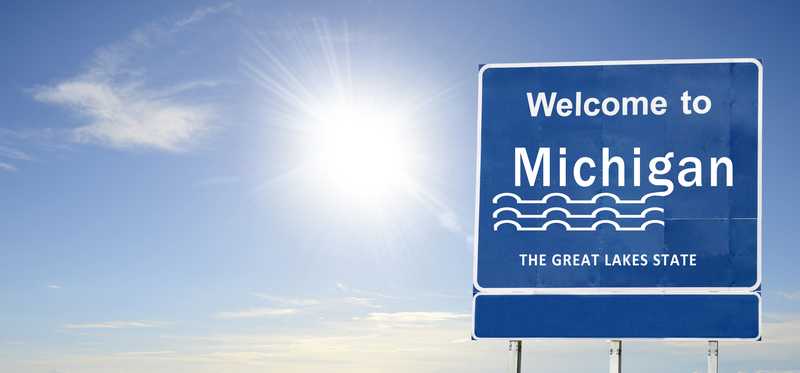 Road sign saying Welcome to Michigan, the Great Lakes State.