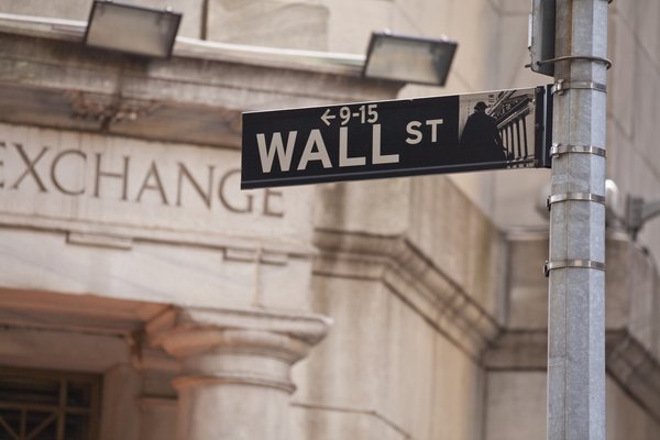 A street sign that reads Wall St.