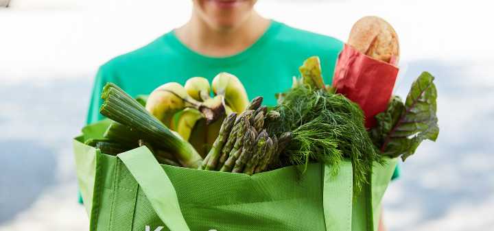 Person delivering food for Instacart.
