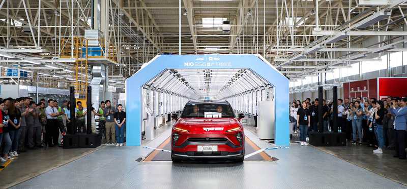 NIO ES6 hatchback rolling off assembly line