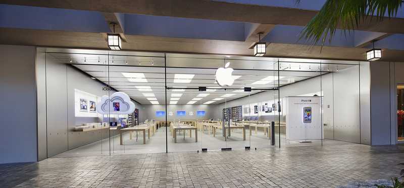 An Apple store in Ala Moana.