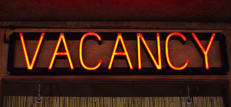 A neon sign says Vacancy.