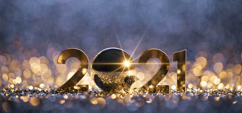 Gold lettering spelling out 2021 against shimmering background.