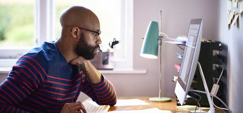 Person reading something on a computer screen.