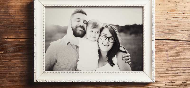 Framed photo of family on a wall.