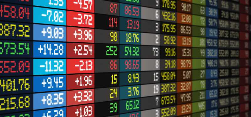 A stock trading screen with numbers and different colors.