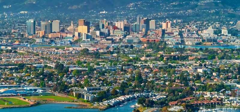 A wide aerial view of Oakland, California.