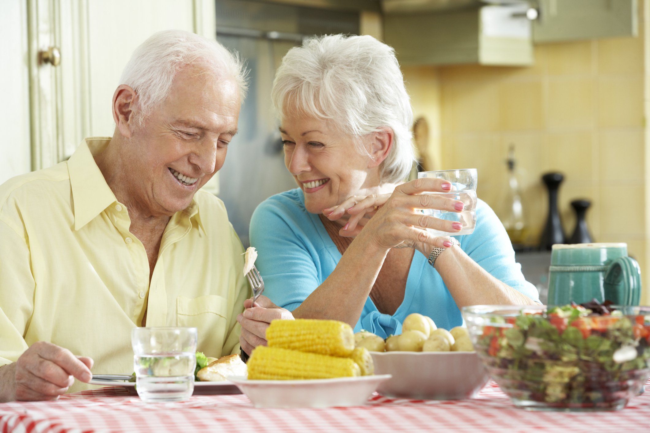 Долголетие с какого возраста. Пожилые люди. Здоровое питание для пожилых. Правильное питание для пожилых. Рациональное питание в пожилом возрасте.
