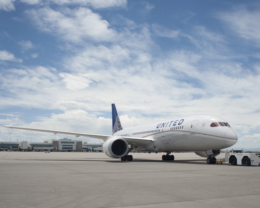 united airlines plane