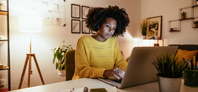 A person sitting at home and using laptop.