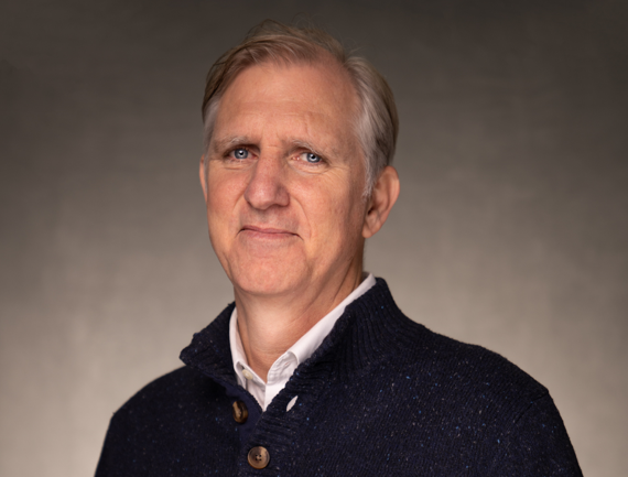 Headshot image of Robert Brokamp.