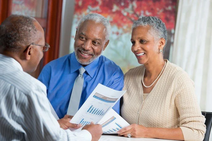 people discussing_retirement_savings