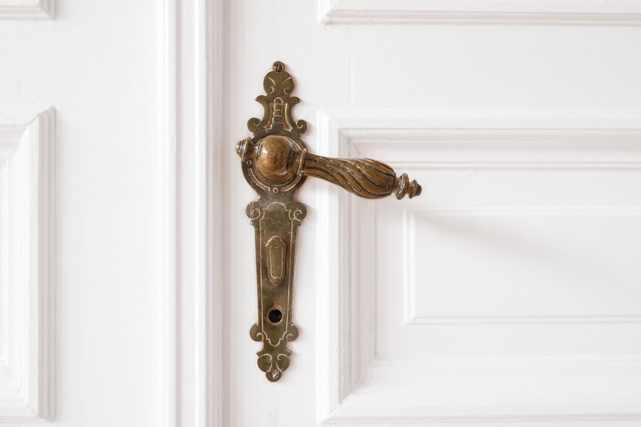 5 Ways to Incorporate Antique Hardware Into Your Home