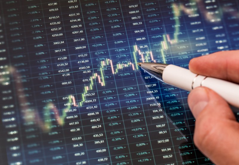stock chart with pen following graph