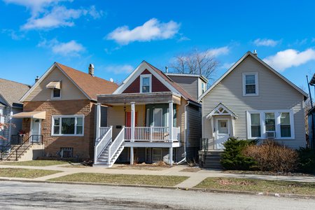 older houses in a chicago neighborhood