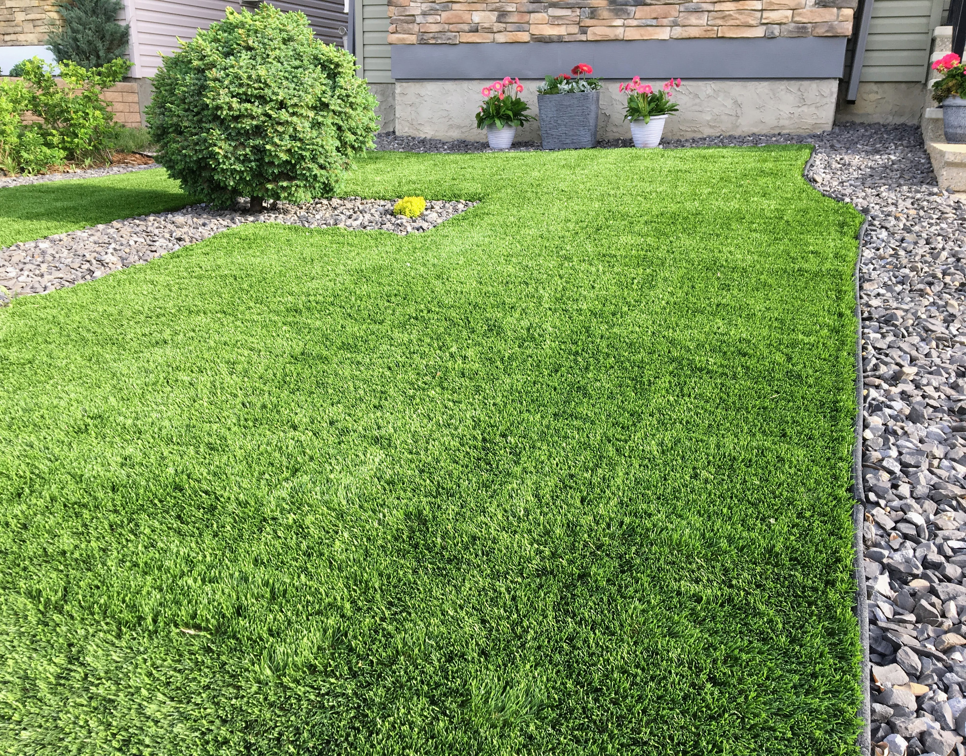 Best Fake Grass for Yards: Lawn & Landscape Turf Buying Guide